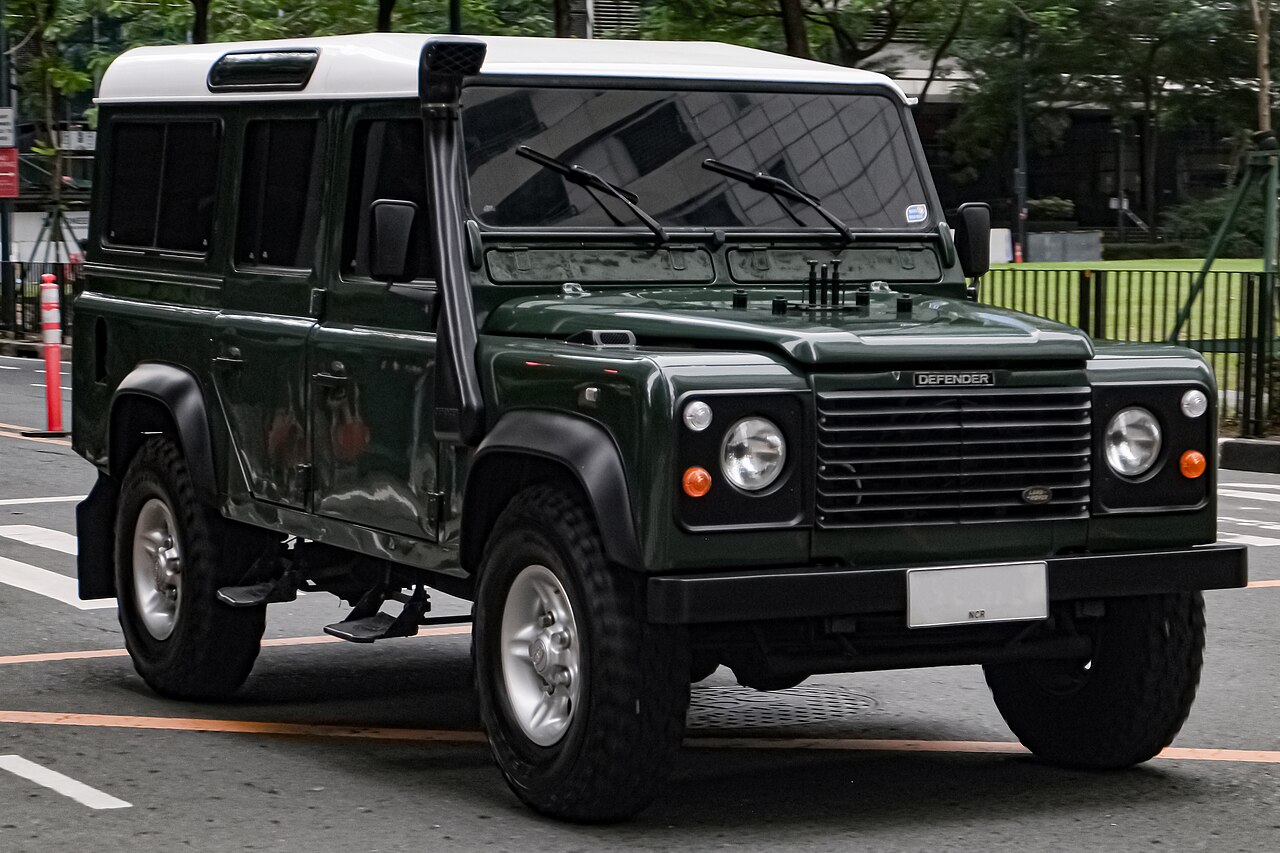 Defender 110 — Defender 110 Station Wagon in Coniston Green, the registry's primary colour for the model