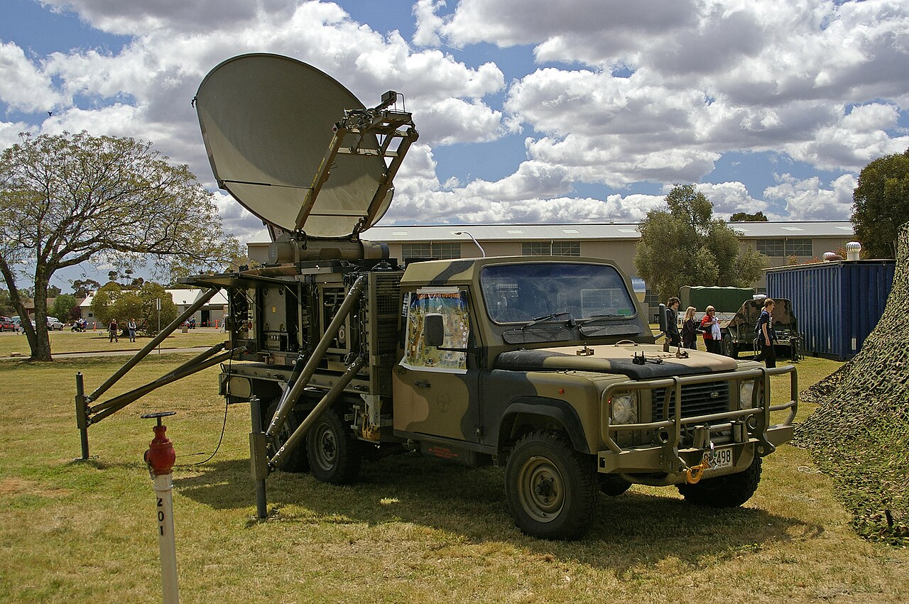 Perentie 6×6 Parakeet — Royal Australian Air Force No. 1 Combat Communications Squadron Land Rover 6x6 Parakeet vehicle on display at RAAF Base Wagga, 18 October 2009, with the satellite terminal dish raised on its mast frame