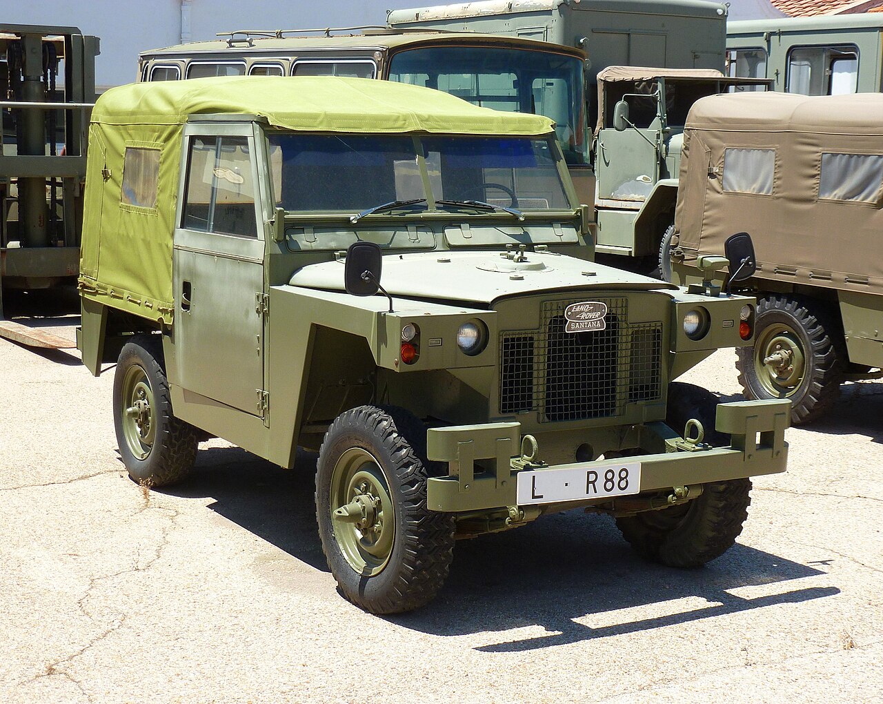 Santana 109 Mercurio — A Spanish Army Santana Land Rover in service green. This is a short-wheelbase 88 Ligero, not the 109 Mercurio signals vehicle — no freely licensed photograph of a Mercurio was found — but it shows the Santana military bodywork, grille badge and paint of the same fleet