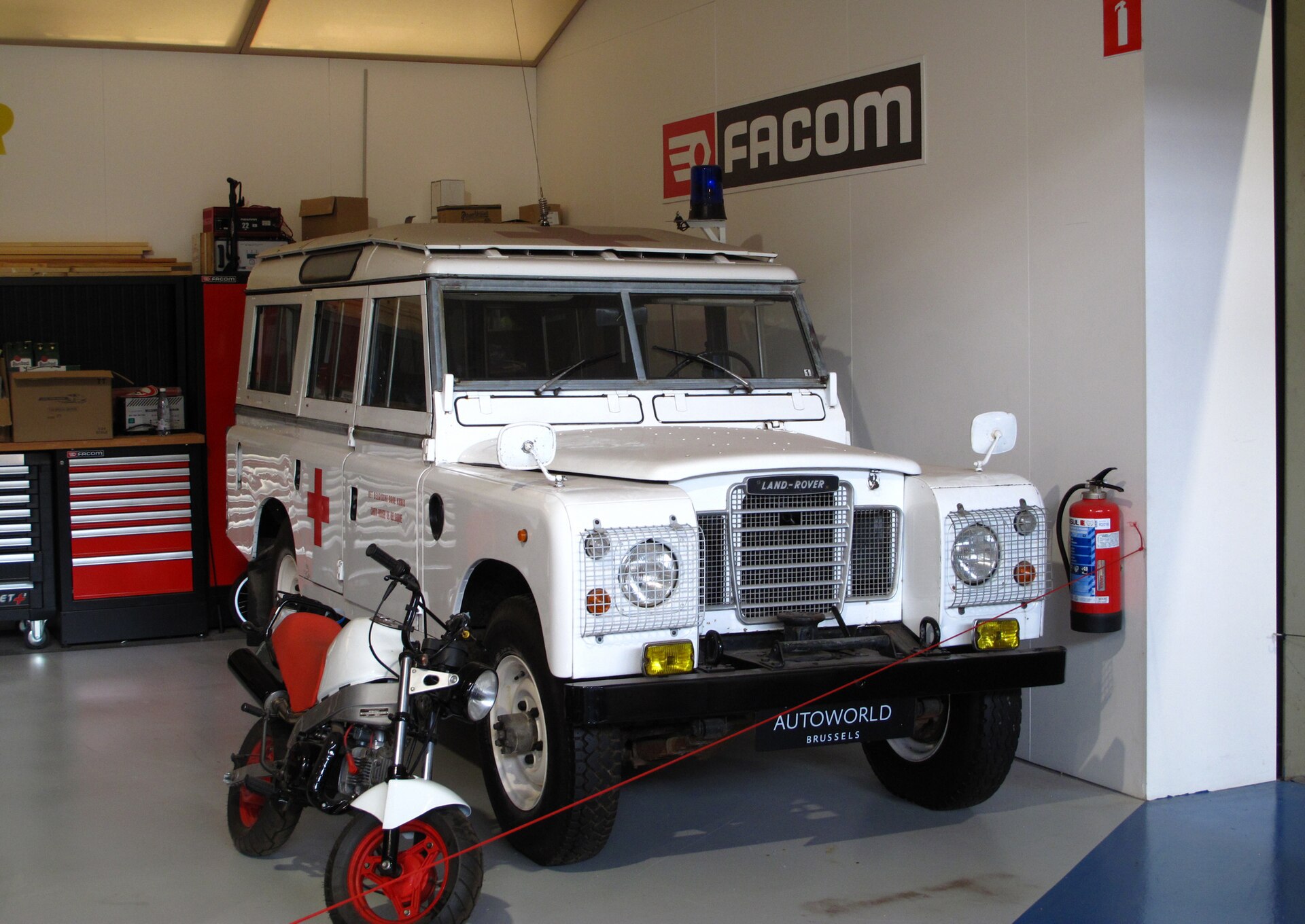 Series III 109″ — 1976 Land Rover Series III 109 2.25 at Autoworld, Brussels